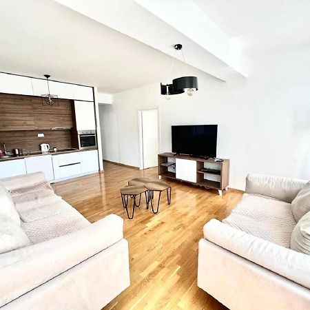 High-End Spacious Apartment Next To City Mall Skopje Exterior photo