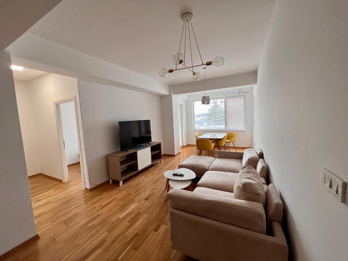 High-End Spacious Apartment Next To City Mall Skopje Exterior photo