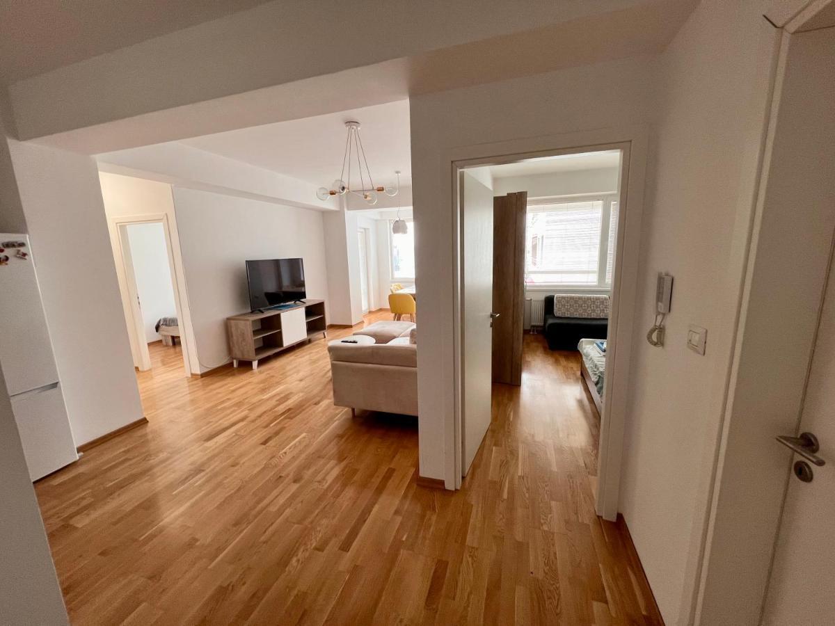High-End Spacious Apartment Next To City Mall Skopje Exterior photo