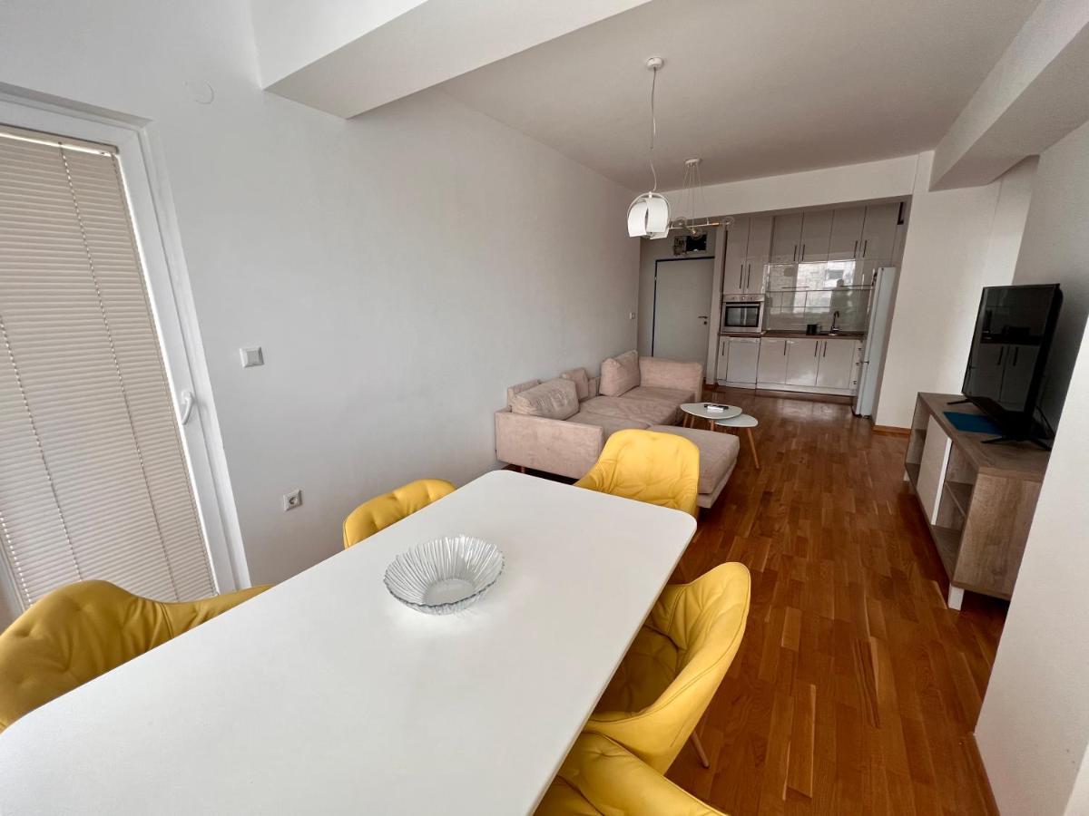 High-End Spacious Apartment Next To City Mall Skopje Exterior photo