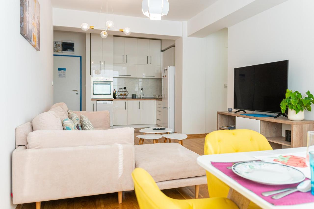High-End Spacious Apartment Next To City Mall Skopje Exterior photo