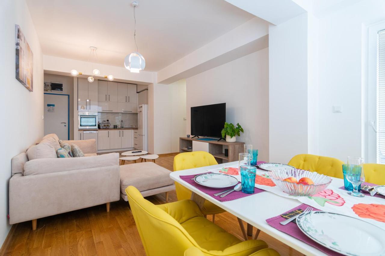 High-End Spacious Apartment Next To City Mall Skopje Exterior photo
