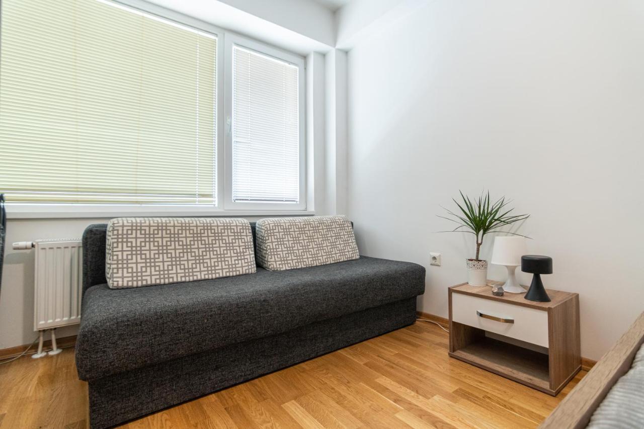 High-End Spacious Apartment Next To City Mall Skopje Exterior photo