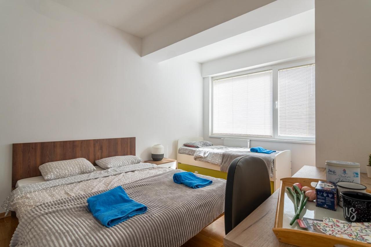 High-End Spacious Apartment Next To City Mall Skopje Exterior photo