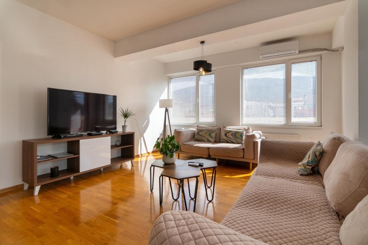 High-End Spacious Apartment Next To City Mall Skopje Exterior photo