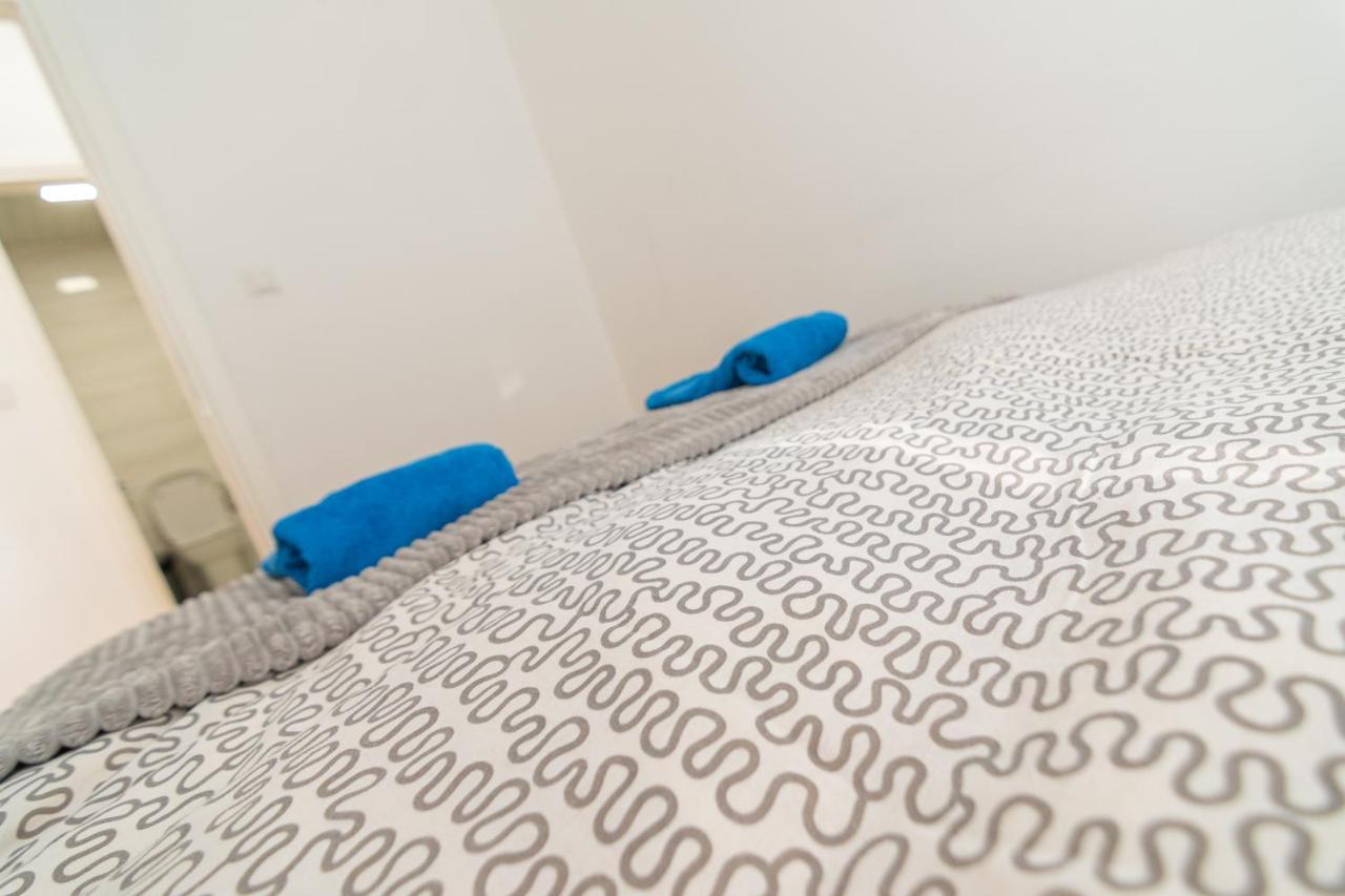 High-End Spacious Apartment Next To City Mall Skopje Exterior photo