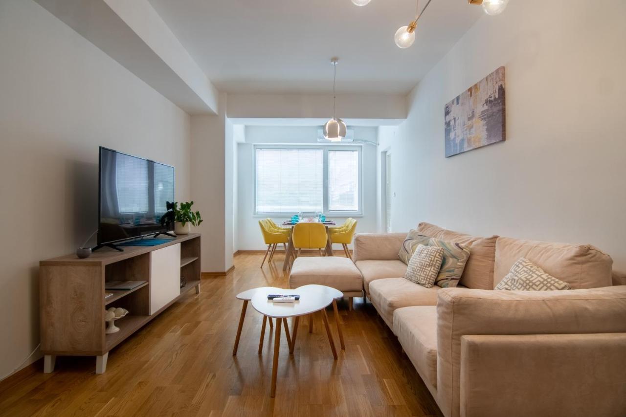 High-End Spacious Apartment Next To City Mall Skopje Exterior photo